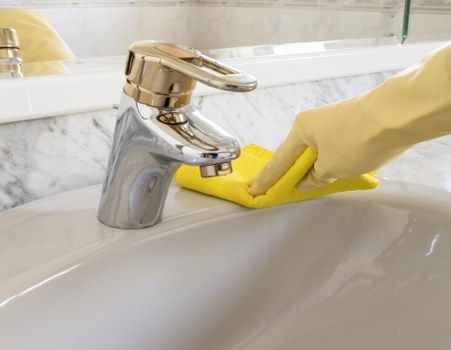 Tile and grout deep cleaning in a Kensington property